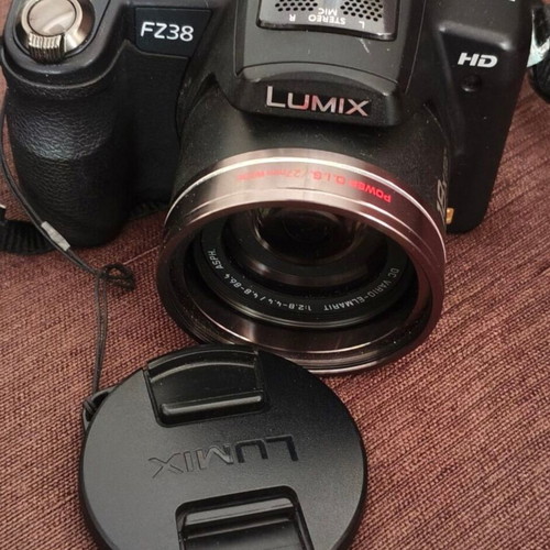 Panasonic Lumix DMC-FZ38 digital camera like new without battery