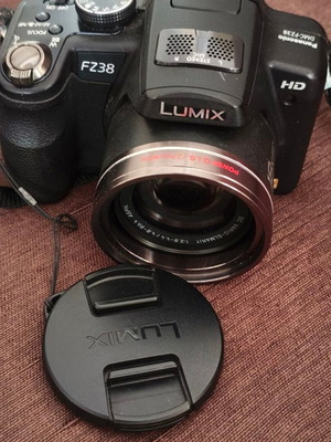 Panasonic Lumix DMC-FZ38 digital camera like new without battery