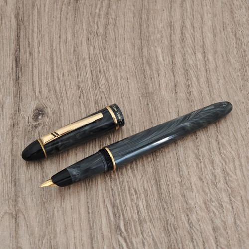 Daniel Hechter Writing Pen like new