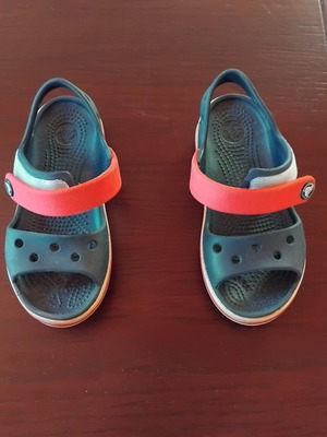 Παιδικά σανδάλια Crocs Crocband σαν καινούργιο, μπλε και κόκκινα, μέγεθος 27