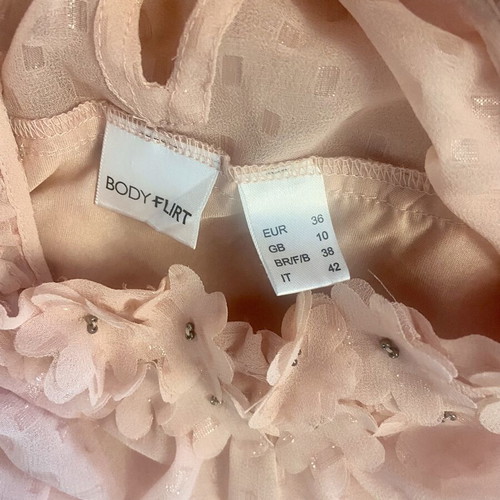 Salmon chiffon dress with 3D flowers