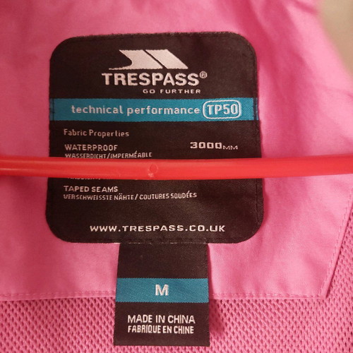 Waterproof and windproof pink jacket like new
