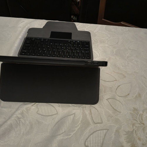 iPad Air 11 inch M3 cellular 128GB with keyboard case