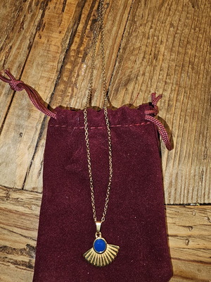Gold pendant new stainless steel, very cute