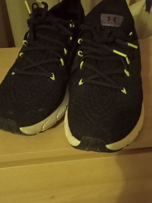 Under Armour men's athletic shoes like new, size 44