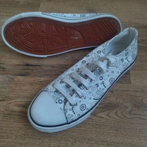 Women's sports sneakers new, size 41, black and white
