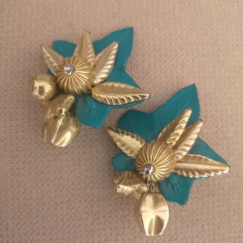 Vintage clip earrings used, green and gold