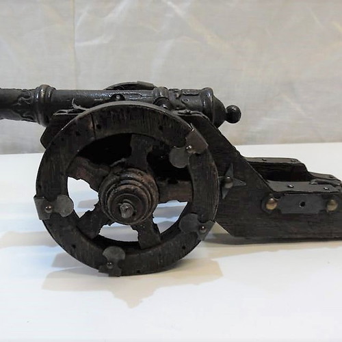 Decorative cannon made of wood and metal like new