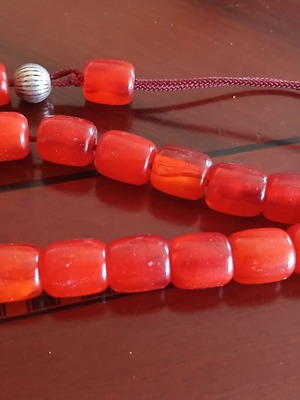 Worry beads mastic bakelite, like new, 23 beads