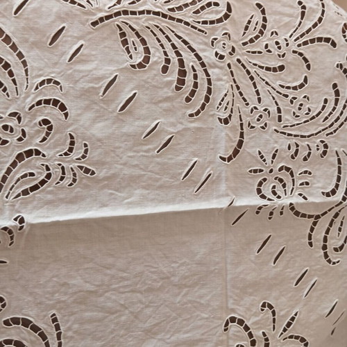 Tablecloths set of 3, 2 with angels and 1 plain, new, 70x70 cm