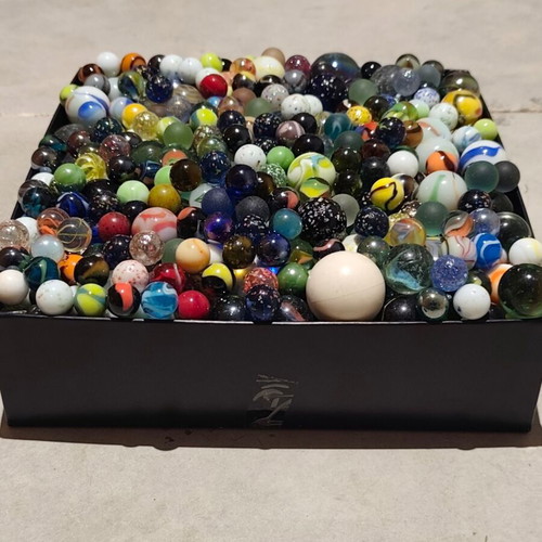 Marbles set like new, approx. 8 kg, various sizes and colors