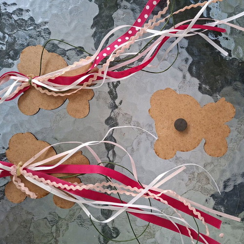 Wooden panda decorations like new, set of 3 with magnets and ribbons