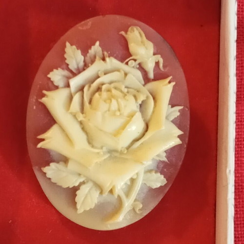 Cameo pin vintage from Italy, used, hand-carved