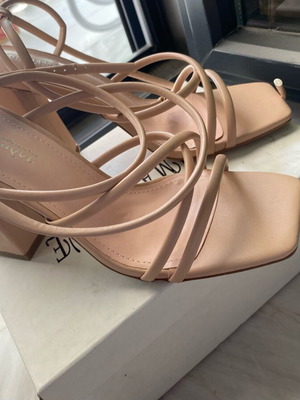 Shoes nude color like new, size 38