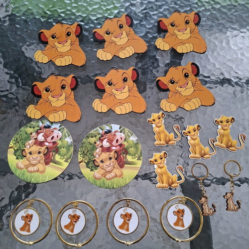Lion King wooden and metal decorations like new, pack of 18 pieces
