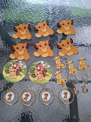 Lion King wooden and metal decorations like new, pack of 18 pieces