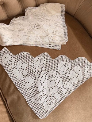 Handmade lace set like new, 4 pieces 32x32 cm