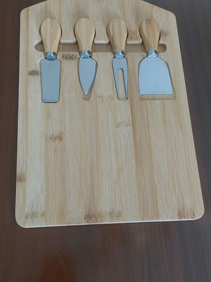 Cheese set with wooden base and 4 knives new
