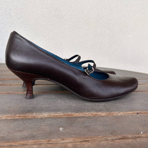 Petridis leather brown pumps with strap size 40 like new