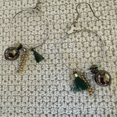 Jewelry set with 6 earrings and 1 necklace with stainless steel elephant element used, multicolor