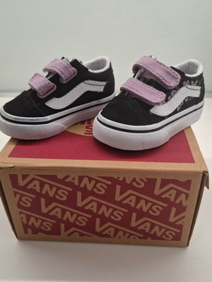 Παιδικά Vans νούμερο 17,5 καινούργια για κορίτσι