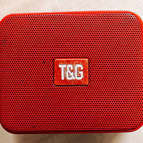 T&G Bluetooth Speaker 5W like new, red pocket size