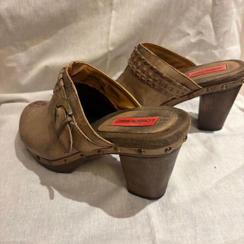 Women's beige clogs size 39 high heels like new
