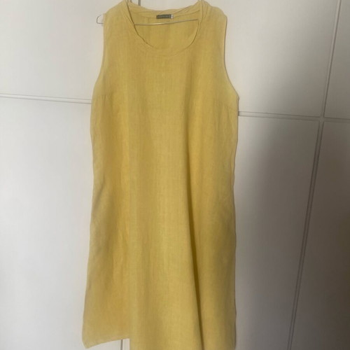 Linen dress used with pockets, yellow, size 3