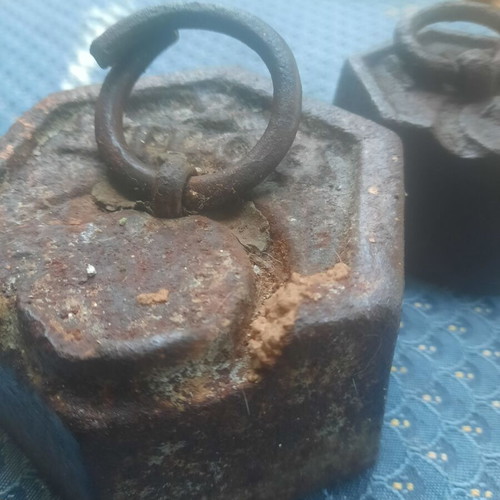 Weights 1 kilo and 2 kilos