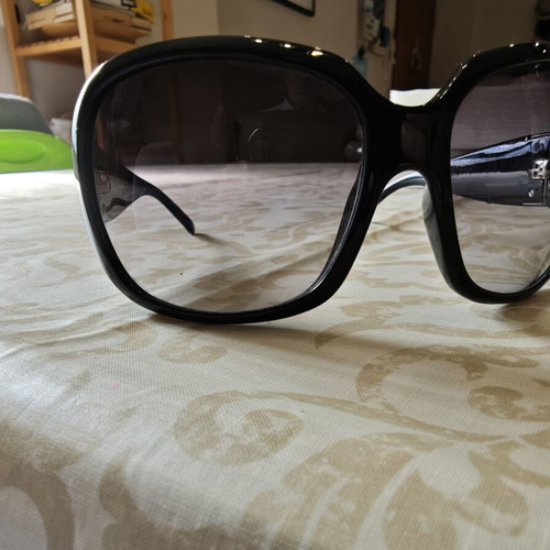 Givenchy SGV 696S-Z42S sunglasses used, black, gradient lenses