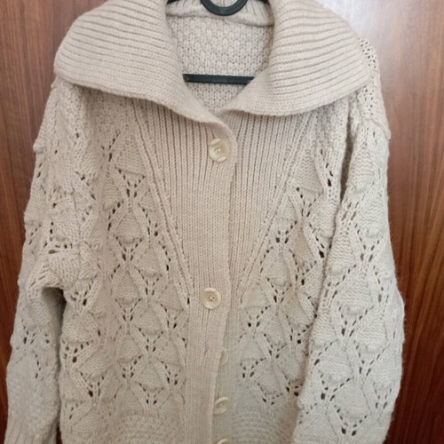 Knitted cardigan one size like new, beige