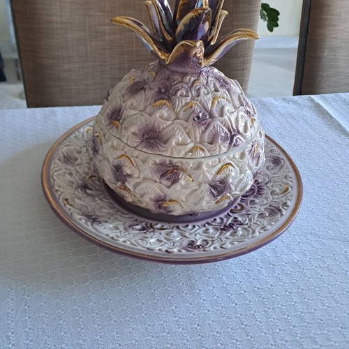 Glass decorative pineapple used
