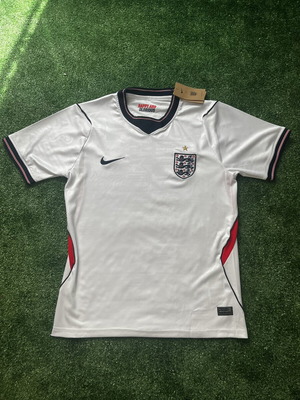 Футболна фланелка Англия 26/27 Световно първенство Nike нова, размер S, бяла