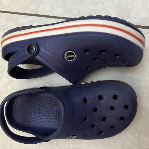 Cubanitas slippers size 32 like new, blue