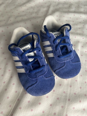 Adidas Gazelle Crib baby shoes size 19 like new, blue