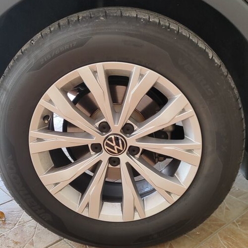 VW Tiguan 17 Inch Tires and Rims like new 215/65/17 5x112