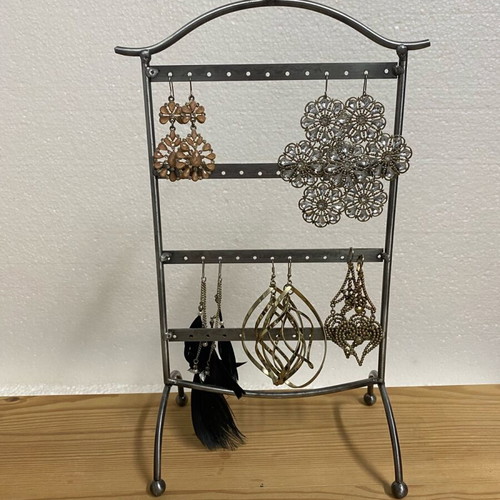 Jewelry stand used with free earrings gift