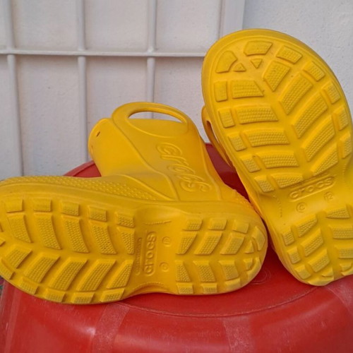 Crocs children's rain boots like new, size C 12, yellow