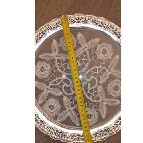 Vintage Decorative Tray 32 cm with Lace-Rim Detail like new