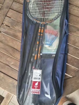 Σετ μπάντμιντον σαν καινούργιο, πλήρες με 2 ρακέτες και φτερά