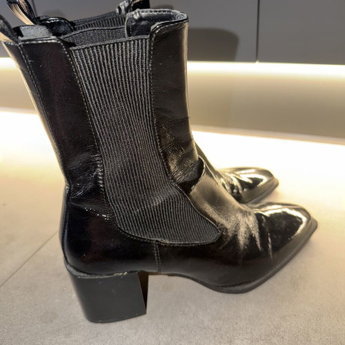 Zara black Chelsea ankle boots like new, size 38