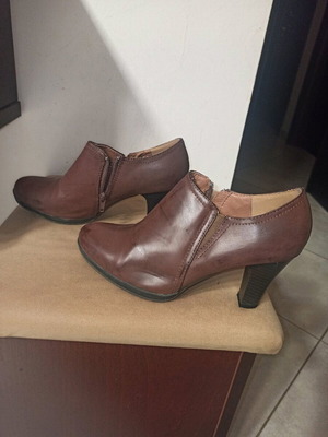 Booties size 39 like new, brown, synthetic leather, 7cm heel