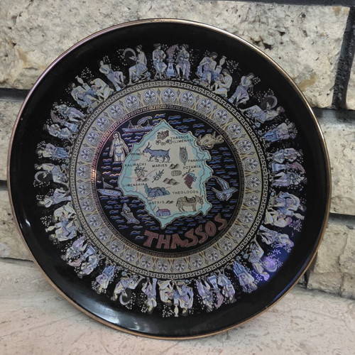Glass souvenir wall plate like new