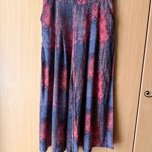 Ale zip culottes like new, viscose, colorful linear pattern, size M