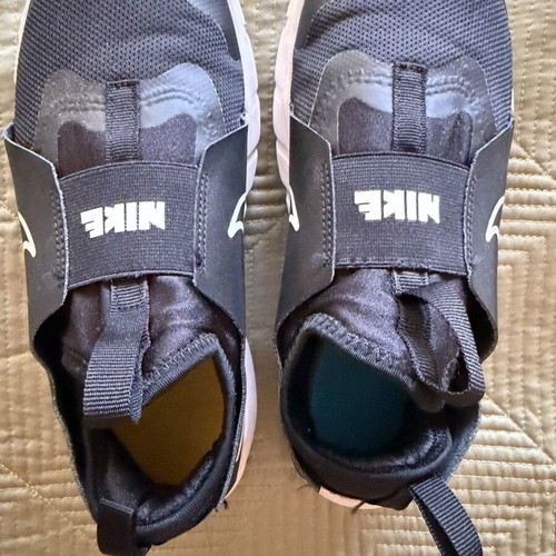 Nike Flex Runner 2 slip on sneakers used, size 38.5 unisex, black and white