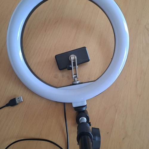 Smartphone stand with detachable ring light, like new, adjustable height and color