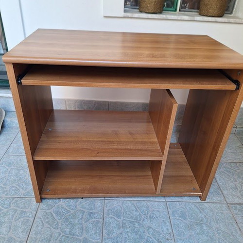 Small wooden computer desk like new, compact with shelves