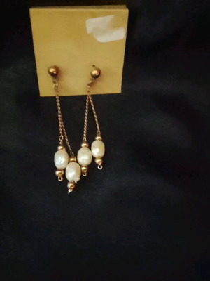 Dangling earrings with beads new, gold-colored