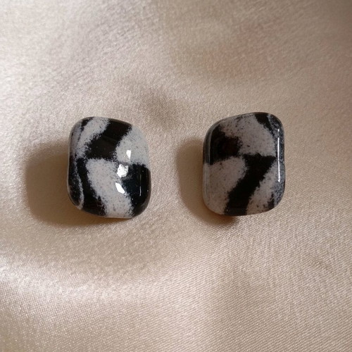 Clip earrings made of jasper stone used, black and gray