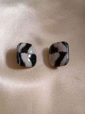 Clip earrings made of jasper stone used, black and gray